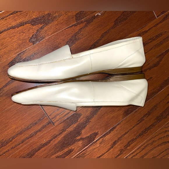 Pesaro Jenny Leather Slip On Flat Loafer
Size 9 1/2 - Picture 11 of 14